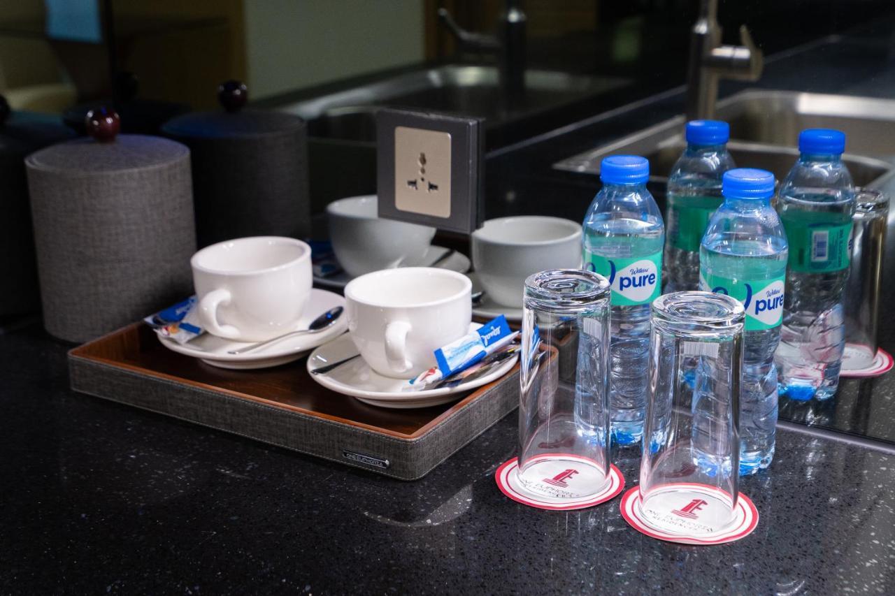 One Euphoria Luxe Hotel Angeles Zewnętrze zdjęcie